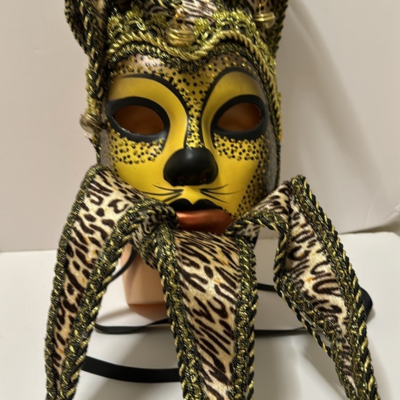 2 Vintage Elegant Venetian Masquerade Mask - Picture 4 of 15